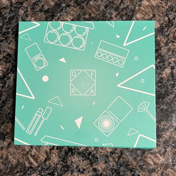 OFRA Cosmetics Caribbean Glitz Mini Mix Eyeshadow Palette - Picture 2 of 2